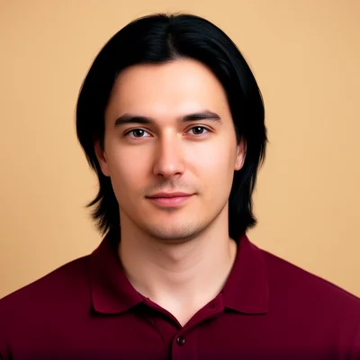 Максим Николаев